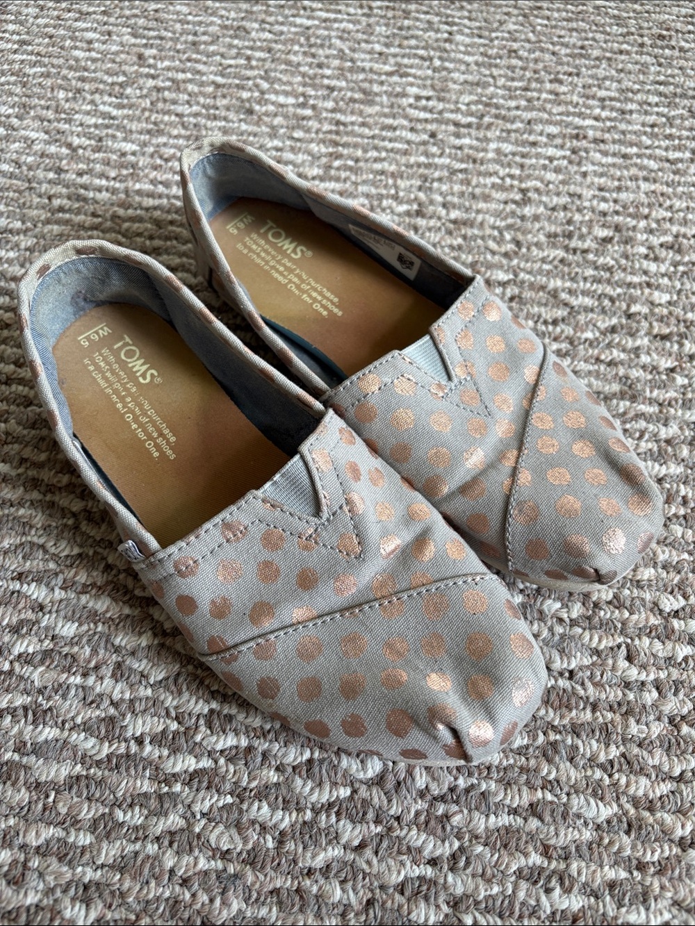 TOMS Taupe Slip-Ons Flats with Rose Gold Polka Dots - Size 6.5W